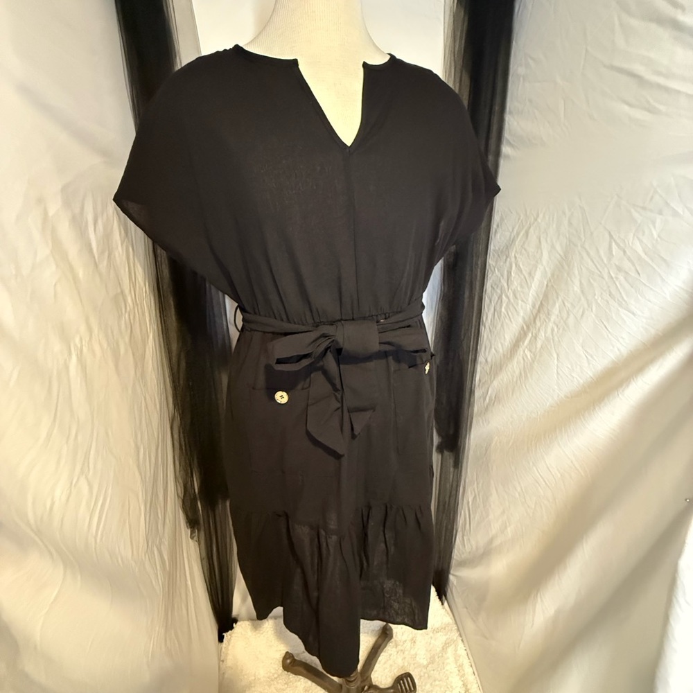 BloomChic Elegant Black Midi Dress with Bow